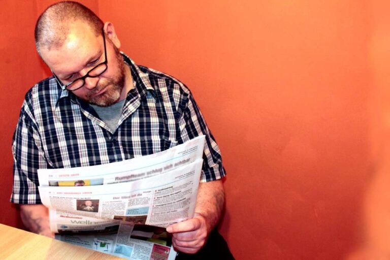 hand-man-person-newspaper-information-news-984438-pxhere
